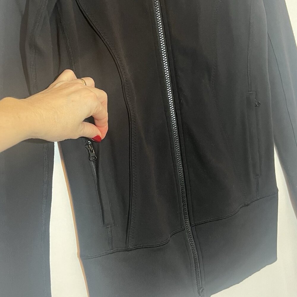 Lululemon Women Slim Fit Full Zip Black Track Jacket Turtle Neck Size 6 Pocket’s - Picture 9 of 11